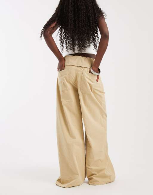 ASOS DESIGN broek met omslag in de taille en wijde pijpen in stone, 5 van 5