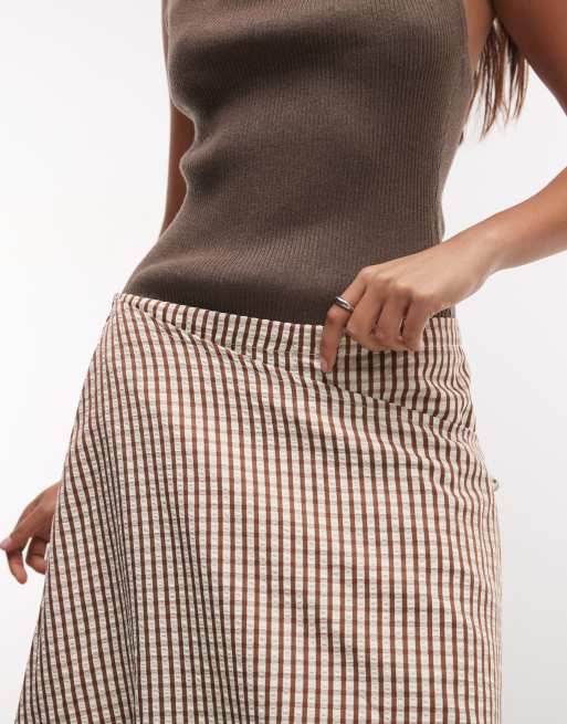 ASOS DESIGN broek met rechte pijpen en rokdetaillering in bruine ruit, 3 van 5