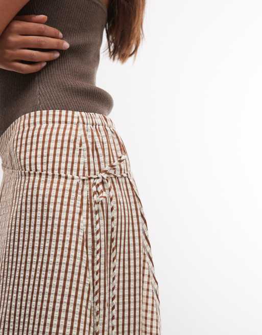 ASOS DESIGN broek met rechte pijpen en rokdetaillering in bruine ruit, 4 van 5