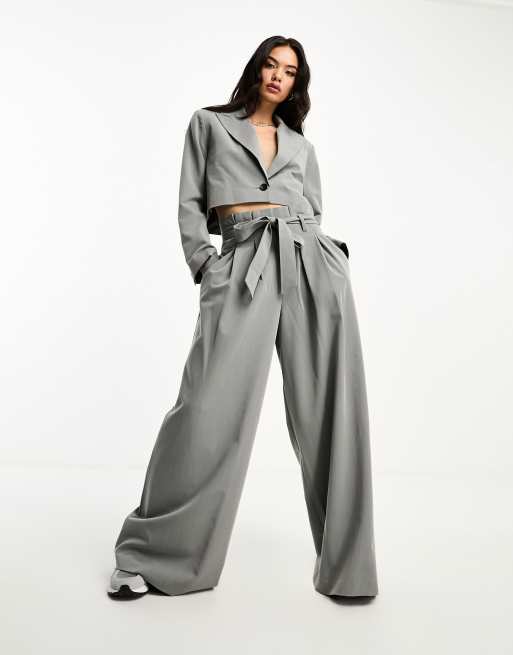 ASOS DESIGN - Broek met taille met plooirand en riem in lichtgrijs, deel van co-ord set