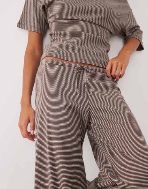ASOS DESIGN broek met wijde pijpen co-ord set in chocoladebruine streep, 3 van 5