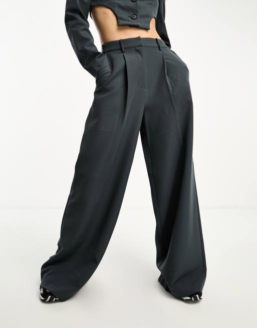 ASOS DESIGN - Broek met wijde pijpen en geplooide voorkant in antraciet, 3 van 4