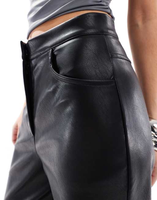ASOS DESIGN - Broek met wijde pijpen en leerlook in zwart, 3 van 5
