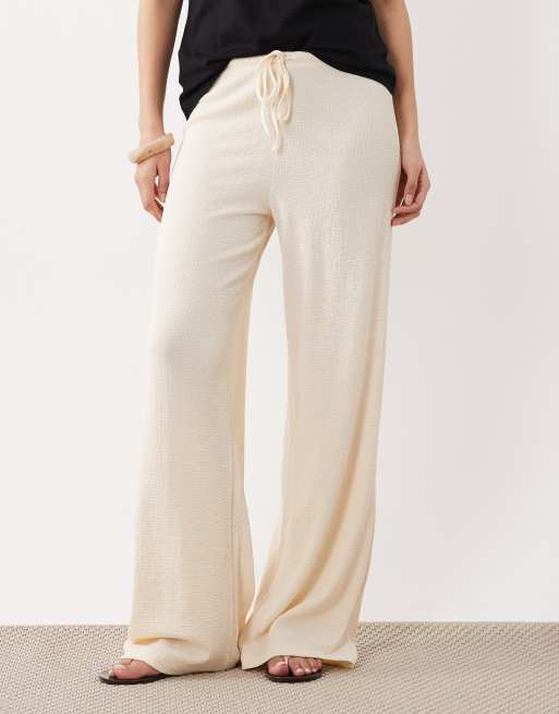 ASOS DESIGN - Broek met wijde pijpen en textuur in crème, deel van co-ord set, 2 van 5