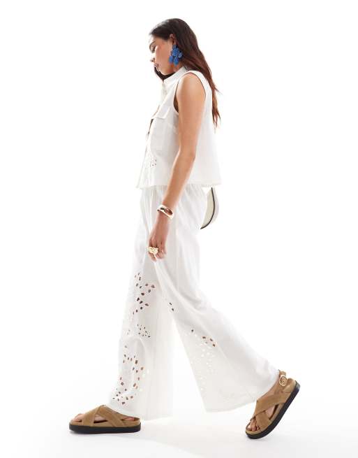 ASOS DESIGN -  Broek met wijde pijpen en uitsnijdingen in crème, deel van co-ord set
