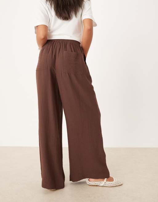 ASOS DESIGN - Broek met wijde pijpen en zachte textuur in chocoladebruin, 5 van 5