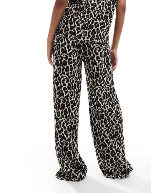 ASOS DESIGN - Broek met wijde pijpen in luipaardprint, deel van co-ord set, 4 van 5