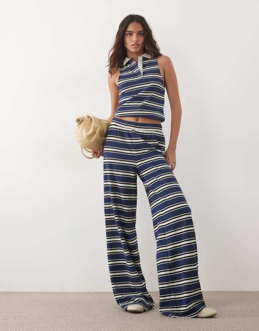 ASOS DESIGN - Gestreepte polotop met halternek in marineblauw en crème, deel van co-ord set, 2 van 3