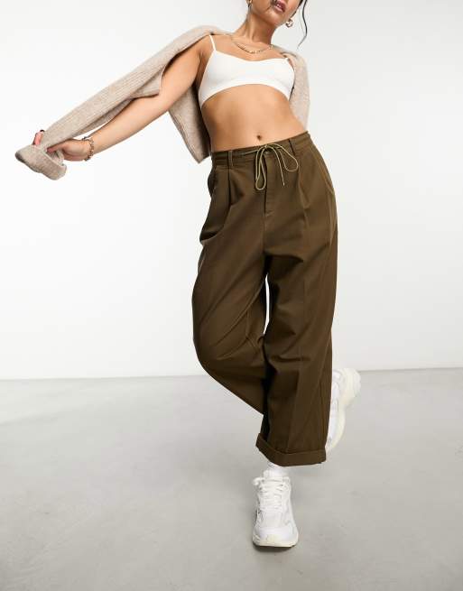 ASOS DESIGN - Broek met wijde, rechte pijpen en gestrikte taille in bruin