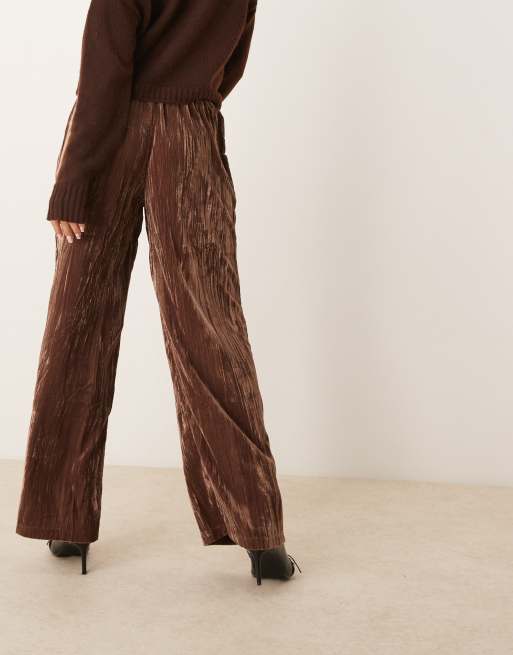 ASOS DESIGN - Broek van gekreukt fluweel met elastische taille in chocoladebruin, 3 van 5