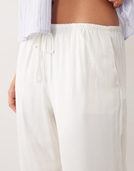ASOS DESIGN - Broek van satijn met elastische taille en wijde pijpen in ivoorwit, 5 van 5