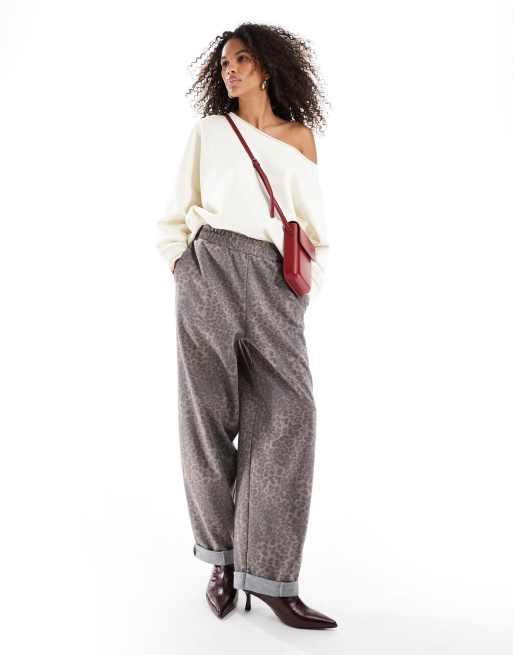 ASOS DESIGN - Broek van scubastof met omslag in luipaardprint