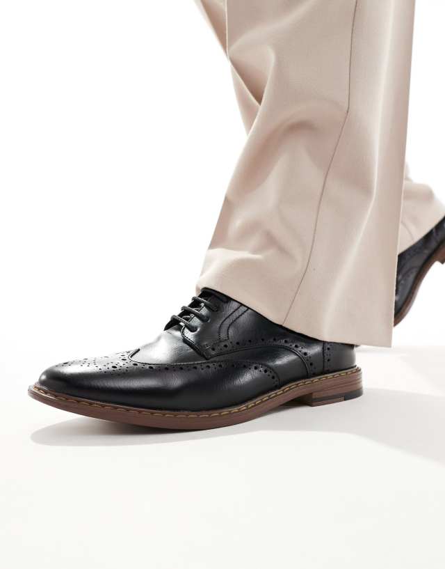 ASOS DESIGN - brogue shoes in black faux leather