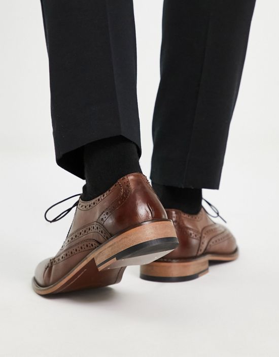 https://images.asos-media.com/products/asos-design-brogue-shoes-in-brown-leather/200841470-2?$n_550w$&wid=550&fit=constrain