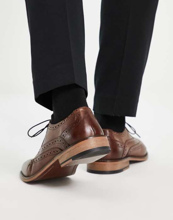 https://images.asos-media.com/products/asos-design-brogue-shoes-in-brown-leather/200841470-2?$n_550w$&wid=550&fit=constrain