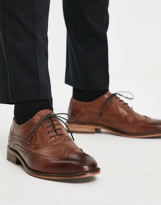 https://images.asos-media.com/products/asos-design-brogue-shoes-in-brown-leather/200841470-3?$n_550w$&wid=550&fit=constrain