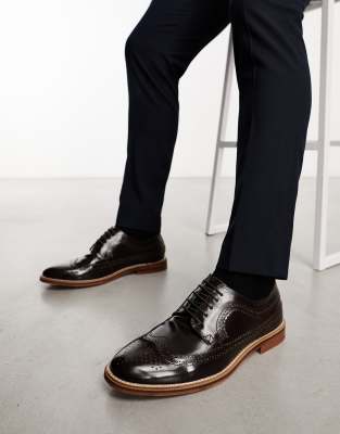  brogue shoes in dark brown leather with natrual sole