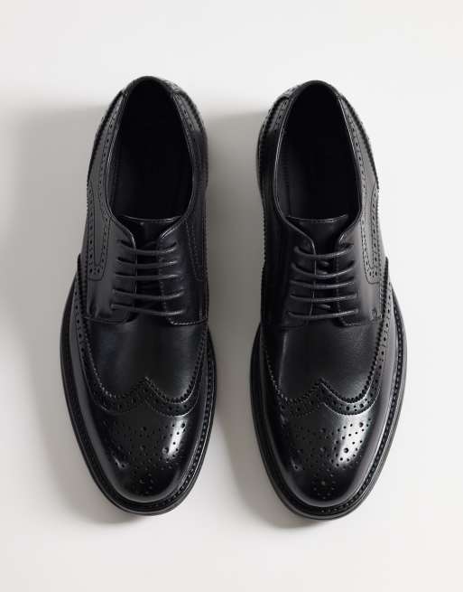 ASOS DESIGN brogues med snörning och räfflad sula i svart, 2 av 4