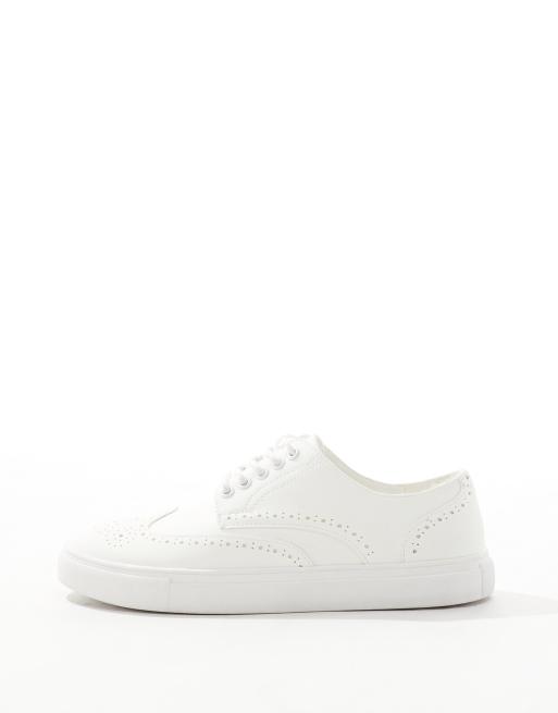 ASOS DESIGN - Brogueschoenen met veters in wit imitatiesuède met lipje aan de achterkant