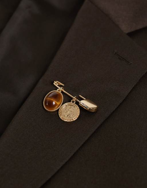 ASOS DESIGN Brosche mit Tigerauge-Optik, Münze und Sicherheitsnadel in Gold, 2 von 3