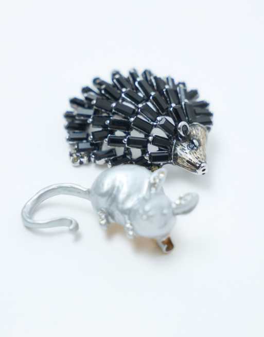 ASOS DESIGN Broschen-Set mit detailreichem Kristall-Igel und -Ratte, 4 von 4
