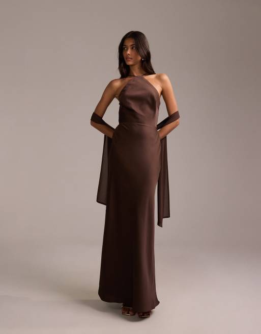 ASOS DESIGN - Brudepiger - Chokoladebrun halterneck-maxikjole i satin med halstørklædedetalje, 3 af 5
