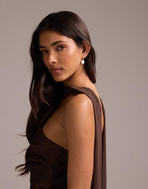 ASOS DESIGN - Brudepiger - Chokoladebrun halterneck-maxikjole i satin med halstørklædedetalje, 4 af 5