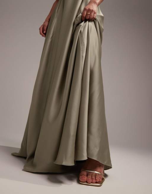 ASOS DESIGN - Brudepiger - Salviegrøn cami-maxikjole i satin med voluminøst skørt , 4 af 5