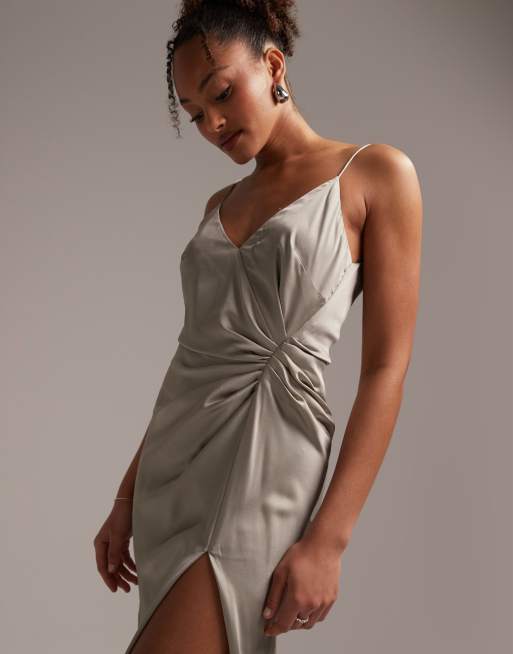 ASOS DESIGN - Brudepiger - Salviegrøn maxikjole i satin med draperet detalje , 2 af 5