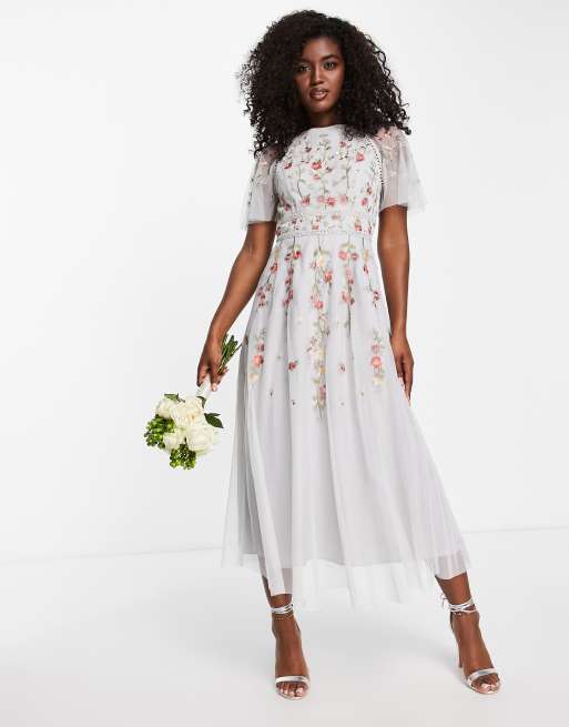 ASOS DESIGN - Brudepiger - Udsmykket lyseblå midikjole med blomsterbroderi og flagreærmer