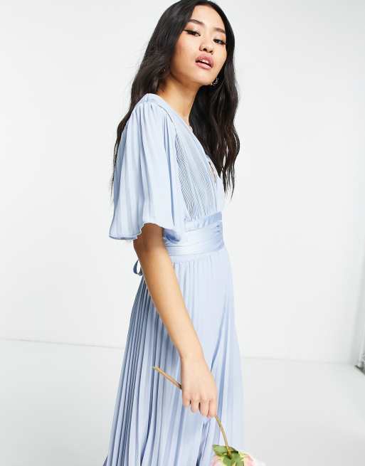 ASOS DESIGN – Brudtärna – Blå plisserad maxiklänning i satin med utsvängda ärmar och omlottmidja, 3 av 4