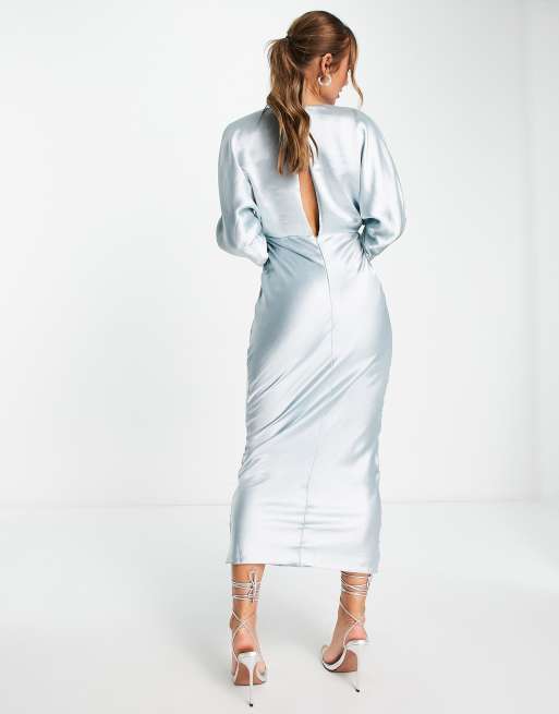 ASOS DESIGN – Brudtärnor – Blå diagonalskuren maxiklänning i satin med pingvinärmar, 2 av 4