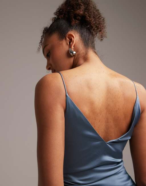 ASOS DESIGN – Brudtärnor – Blekblå maxiklänning i satin med smala axelband och draperad detalj, 4 av 5