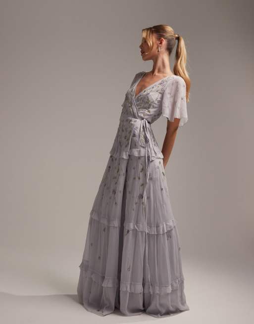 ASOS DESIGN – Brudtärnor – Ljusblå, utsmyckad maxi-omlottklänning med utsvängda ärmar och broderi
