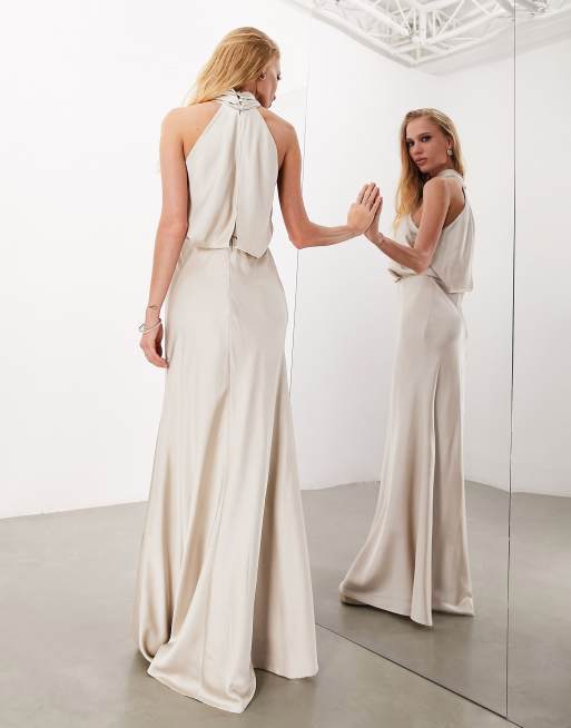 ASOS DESIGN – Brudtärnor – Ostronvit maxiklänning i satin med rysch och halterneck , 4 av 4