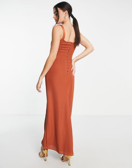 ASOS DESIGN – Brudtärnor – Roströd maxiklänning i satin med rund halsringning och slits , 2 av 4