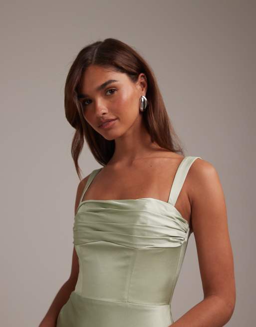 ASOS DESIGN – Brudtärnor – Salviagrön maxiklänning i satin med draperad byst och rak kjol, 2 av 6