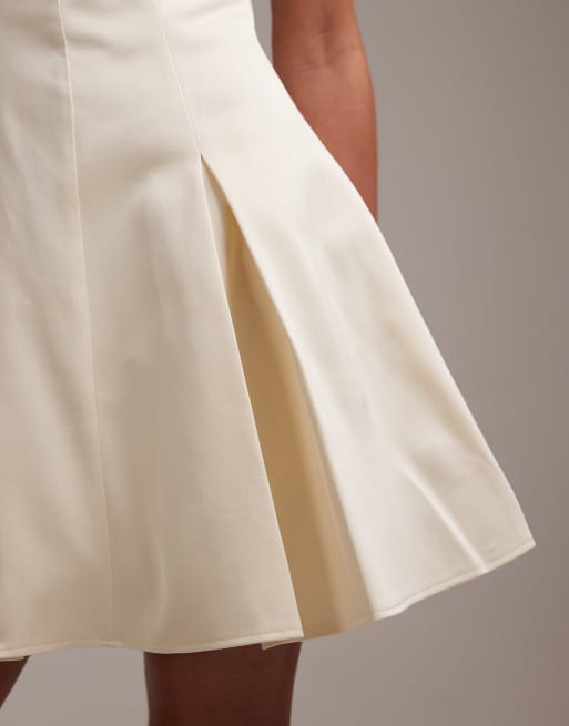 ASOS DESIGN - Bruidskleding - Mini-jurk met halvemaanvormige bandeau-halslijn in ivoorwit, 3 van 6