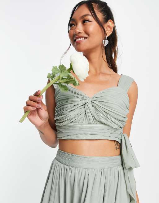 ASOS DESIGN - Bruidsmeisjes - Aangerimpelde crop top met overslagdetail, deel van co-ord set