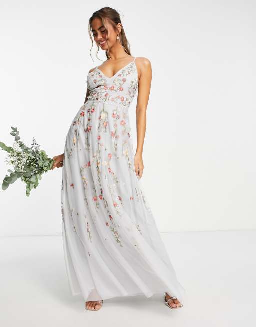 ASOS DESIGN - Bruidsmeisjes - Geborduurde maxi jurk met cami bandjes en siersteentjes in zachtblauw met bloemenprint