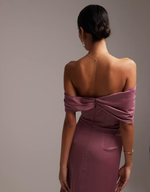 ASOS DESIGN - Bruidsmeisjes - Gedrapeerde maxi bardotjurk van satijn met overslag in orchidee , 3 van 5