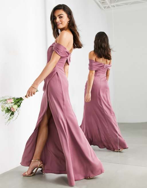 ASOS DESIGN - Bruidsmeisjes - Gedrapeerde maxi bardotjurk van satijn met overslag in orchidee , 2 van 4