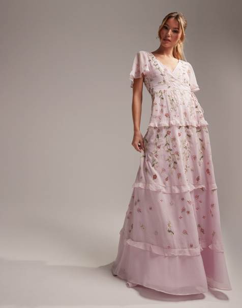 ASOS DESIGN - Bruidsmeisjes - Maxi-jurk met overslag, fladdermouwen en versiering van borduursels in lichtroze - view 1