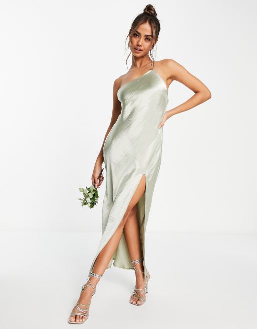 ASOS DESIGN - Bruidsmeisjes - Satijnen midaxi jurk met blote schouder en gedrapeerde achterkant in saliegroen