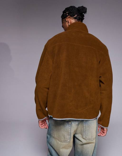 ASOS DESIGN - Brun afslappet sweatshirt med ståkrave med knapstolpe i fleece, 3 af 5