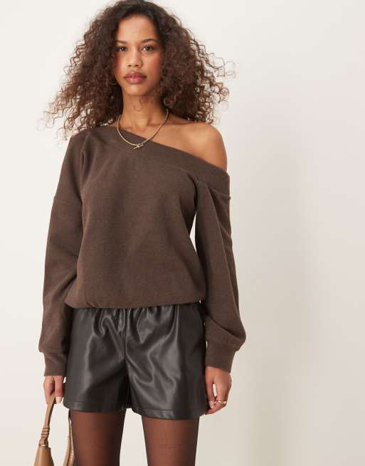 ASOS DESIGN – Brun, asymmetrisk och supermjuk topp