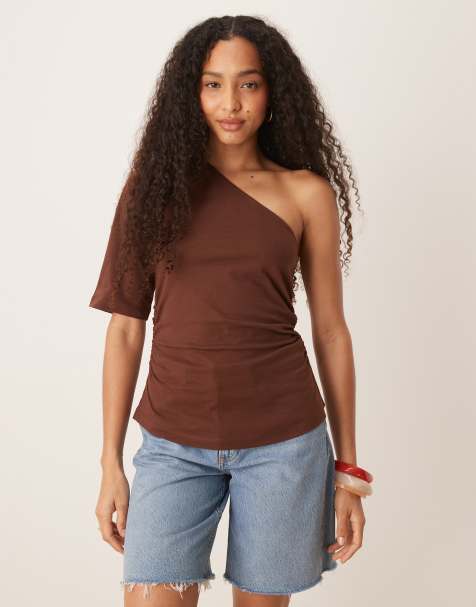 ASOS DESIGN – Brun, asymmetrisk t-shirt med indragen midja - view 1