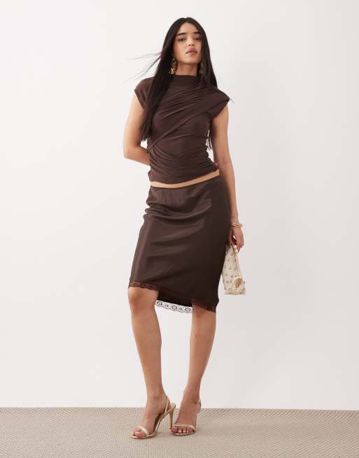 ASOS DESIGN – Brun, åtsmitande topp med rysch och drapering, 4 av 4