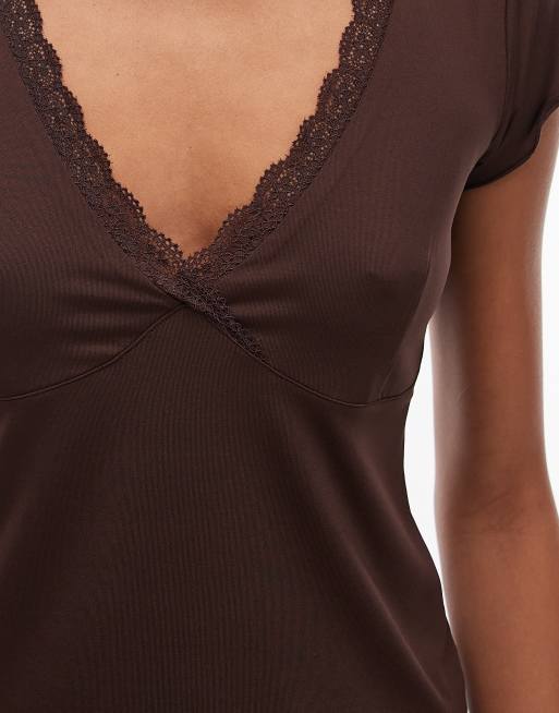 ASOS DESIGN – Brun, åtsmitande topp med spetskant och v-ringning, 3 av 4