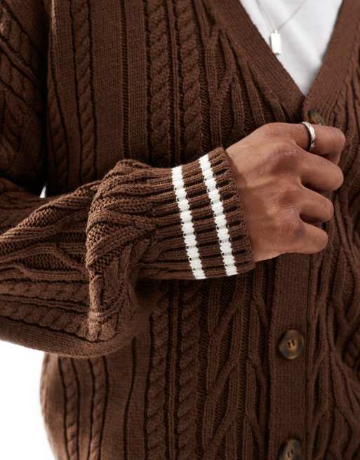 ASOS DESIGN – Brun, avslappnad och flätstickad kofta med boxig passform och gräddvita kantränder, 3 av 4